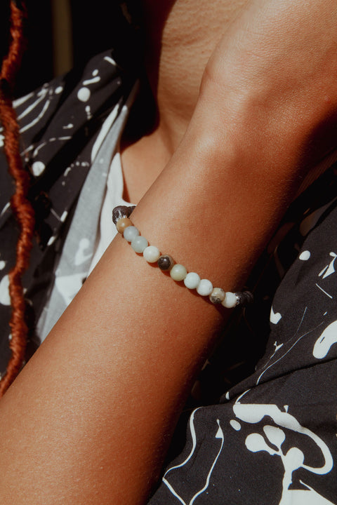 Diffuser Bracelet worn by a young woman