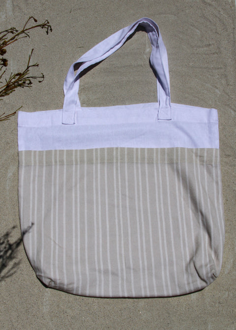 White and beige tote bag