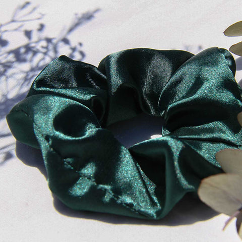 emerald-satin-scrunchy